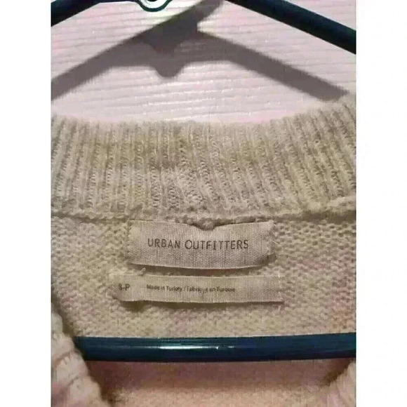 Urban‎ Outfitters Ivory Womens Long Sleeve Crew Neck Pullover Sweater Size SMALL - Picture 2 of 4